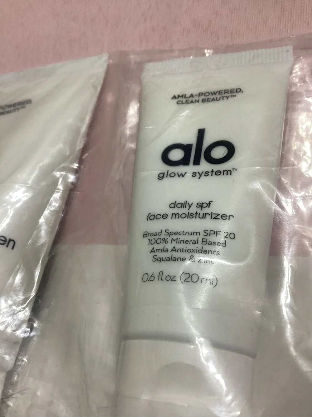 alo glow system Invisible Mineral Sunscreen + Daily SPF Face Moisturizer - White